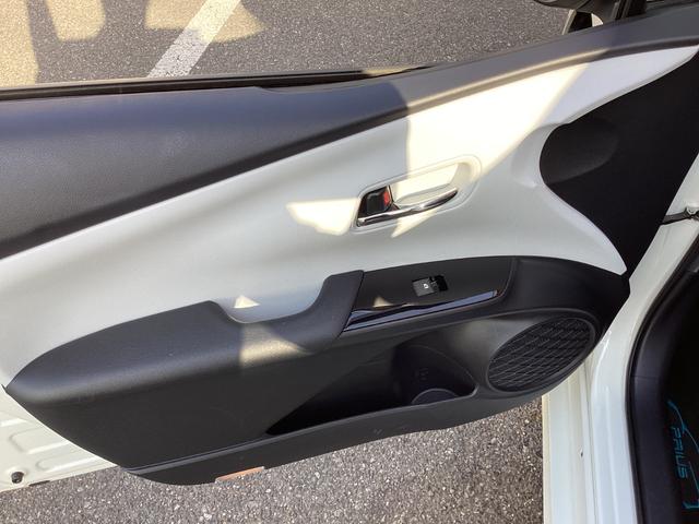 プリウス Ａプレミアム　ツーリングセレクション　／社外８インチナビＴＶ／Ｂカメラ／Ｂｌｕｅｔｏｏｔｈ／白レザーシート／クルコン／ビルトインＥＴＣ／純正アルミ（46枚目）