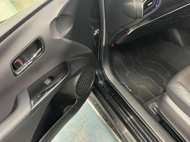 プリウス Sツーリングセレクション 黒レザーシート 純正9インチナビ&フルセグTV DVDプレイヤー ミュージックサーバー 前席シートヒーター(32枚目)