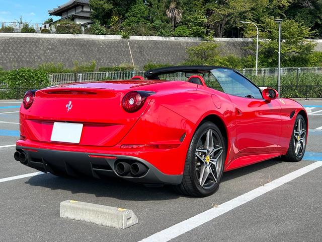 カリフォルニアＴ ベースグレード　Ｆ１　ＤＣＴ・２０インチダイヤモンドカット鍛造ホイール・ＬＥＤカーボンステアリング・純正ナビ・バックカメラ・クリアランスソナー（3枚目）