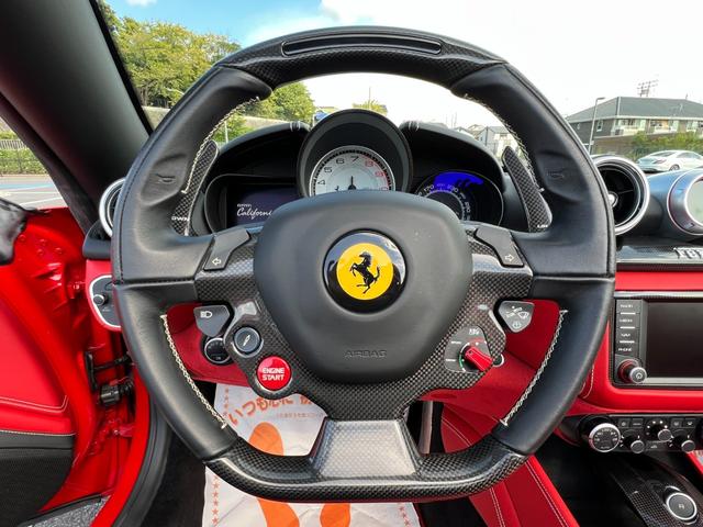 カリフォルニアＴ ベースグレード　Ｆ１　ＤＣＴ・２０インチダイヤモンドカット鍛造ホイール・ＬＥＤカーボンステアリング・純正ナビ・バックカメラ・クリアランスソナー（7枚目）