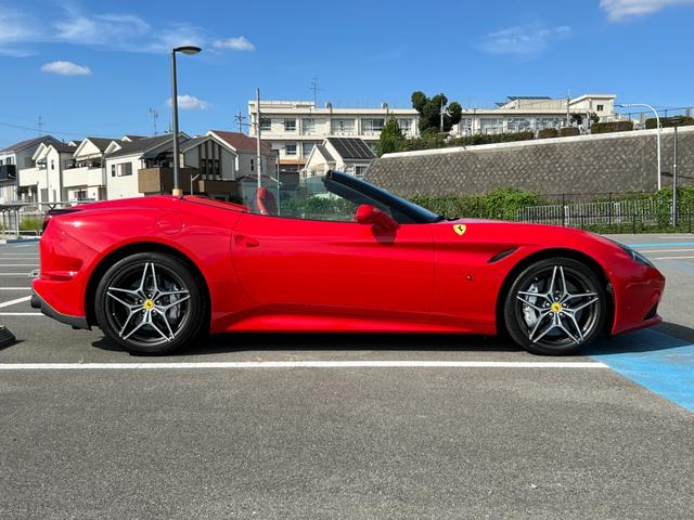 カリフォルニアＴ ベースグレード　Ｆ１　ＤＣＴ・２０インチダイヤモンドカット鍛造ホイール・ＬＥＤカーボンステアリング・純正ナビ・バックカメラ・クリアランスソナー（13枚目）