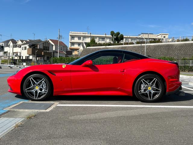 カリフォルニアＴ ベースグレード　Ｆ１　ＤＣＴ・２０インチダイヤモンドカット鍛造ホイール・ＬＥＤカーボンステアリング・純正ナビ・バックカメラ・クリアランスソナー（14枚目）