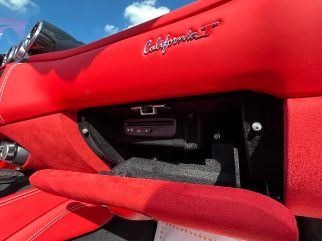 カリフォルニアＴ ベースグレード　Ｆ１　ＤＣＴ・２０インチダイヤモンドカット鍛造ホイール・ＬＥＤカーボンステアリング・純正ナビ・バックカメラ・クリアランスソナー（22枚目）