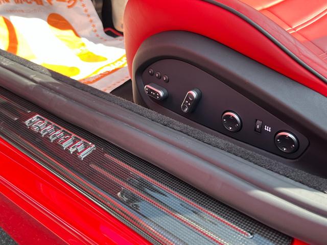 カリフォルニアＴ ベースグレード　Ｆ１　ＤＣＴ・２０インチダイヤモンドカット鍛造ホイール・ＬＥＤカーボンステアリング・純正ナビ・バックカメラ・クリアランスソナー（27枚目）