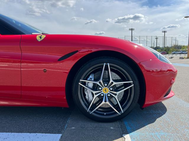 カリフォルニアＴ ベースグレード　Ｆ１　ＤＣＴ・２０インチダイヤモンドカット鍛造ホイール・ＬＥＤカーボンステアリング・純正ナビ・バックカメラ・クリアランスソナー（35枚目）