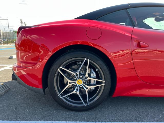 カリフォルニアＴ ベースグレード　Ｆ１　ＤＣＴ・２０インチダイヤモンドカット鍛造ホイール・ＬＥＤカーボンステアリング・純正ナビ・バックカメラ・クリアランスソナー（37枚目）