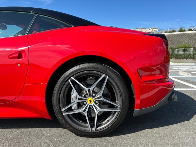 カリフォルニアＴ ベースグレード　Ｆ１　ＤＣＴ・２０インチダイヤモンドカット鍛造ホイール・ＬＥＤカーボンステアリング・純正ナビ・バックカメラ・クリアランスソナー（42枚目）