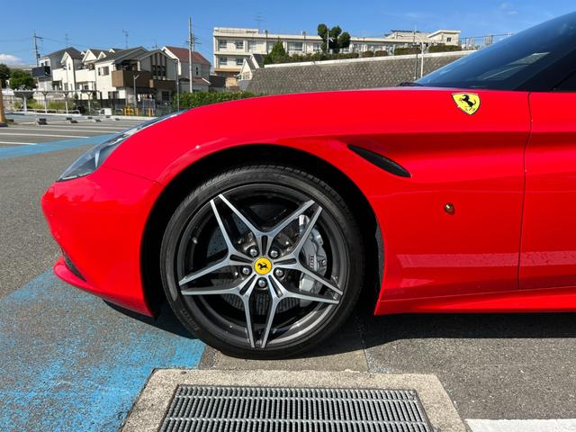 カリフォルニアＴ ベースグレード　Ｆ１　ＤＣＴ・２０インチダイヤモンドカット鍛造ホイール・ＬＥＤカーボンステアリング・純正ナビ・バックカメラ・クリアランスソナー（44枚目）