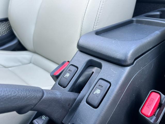 コペン 20thアニバーサリーエディション 限定1000台・20th Anniversary専用装備・SDナビ・バックカメラ・カロ製スピーカー・マフラー・MOMOステアリング・シートヒーター・BBS製アルミホイール・ETC・電動開閉ルーフ(24枚目)