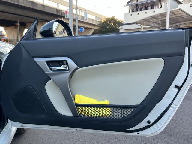 コペン 20thアニバーサリーエディション 限定1000台・20th Anniversary専用装備・SDナビ・バックカメラ・カロ製スピーカー・マフラー・MOMOステアリング・シートヒーター・BBS製アルミホイール・ETC・電動開閉ルーフ(28枚目)