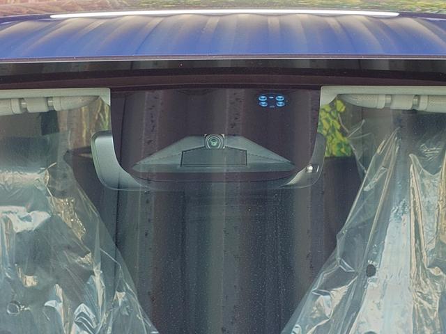 ヴェゼル ｅ：ＨＥＶ　Ｚ　バックカメラ・電動パーキング・シートヒーター・コーナーセンサー・ＬＥＤヘッドライト　アルミホイール　オートライト　電動格納ミラー　スマートキー（8枚目）