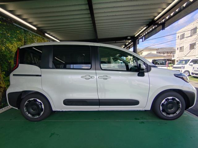 シエンタ ハイブリッドＺ　天井サーキュレーター・全方位カメラ・両側電動スライドドア・クルーズコントロール・コーナーセンサー・ＵＳＢ電源・ふらつき警報・ＬＥＤヘッドライト（12枚目）