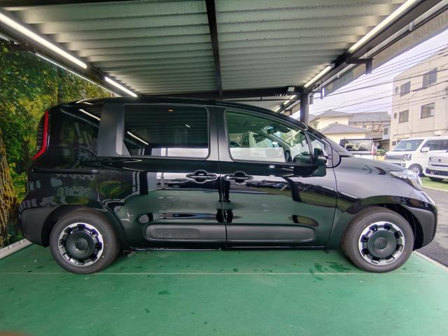 シエンタ ハイブリッドＺ　天井サーキュレーター・全方位カメラ・両側電動スライドドア・クルーズコントロール・コーナーセンサー・ＵＳＢ電源・ふらつき警報・ＬＥＤヘッドライト（12枚目）