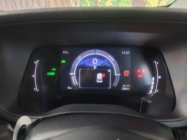 シエンタ ハイブリッドＺ　天井サーキュレーター・全方位カメラ・両側電動スライドドア・クルーズコントロール・コーナーセンサー・ＵＳＢ電源・ふらつき警報・ＬＥＤヘッドライト（31枚目）