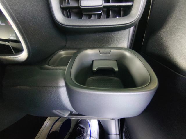 シエンタ ハイブリッドＺ　天井サーキュレーター・全方位カメラ・両側電動スライドドア・クルーズコントロール・コーナーセンサー・ＵＳＢ電源・ふらつき警報・ＬＥＤヘッドライト（32枚目）