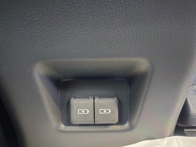 ＲＡＶ４ ハイブリッドアドベンチャー　４ＷＤ　ハンズフリーパワーバック・デジタルインナーミラー・電動パーキング・クルーズコントロール　パワーシート　シートヒーター　衝突被害軽減システム（23枚目）