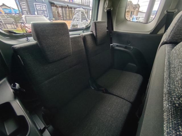 シエンタ ハイブリッドＺ　天井サーキュレーター・全方位カメラ・両側電動スライドドア・クルーズコントロール・コーナーセンサー・ＵＳＢ電源・ふらつき警報・ＬＥＤヘッドライト　スマートキー（27枚目）