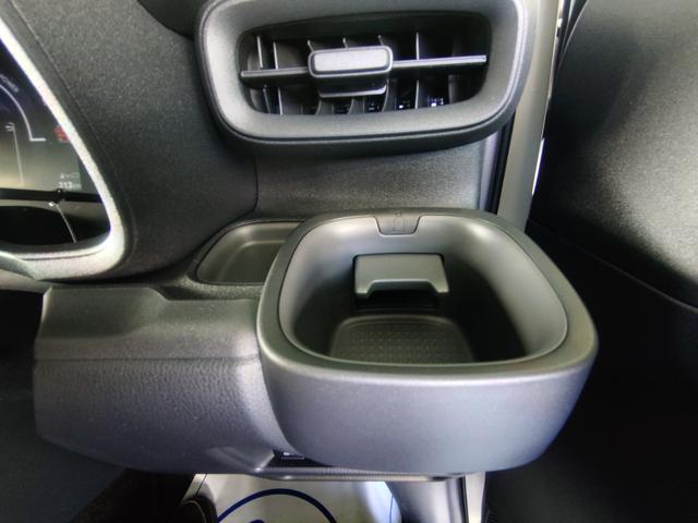 シエンタ ハイブリッドＺ　天井サーキュレーター・全方位カメラ・両側電動スライドドア・クルーズコントロール・コーナーセンサー・ＵＳＢ電源・ふらつき警報・ＬＥＤヘッドライト　スマートキー（33枚目）