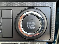 キーを携帯しているだけで、エンジンの始動が可能な装備です。プッシュスタートですのでエンジンの始動もボタンを押すだけです 7