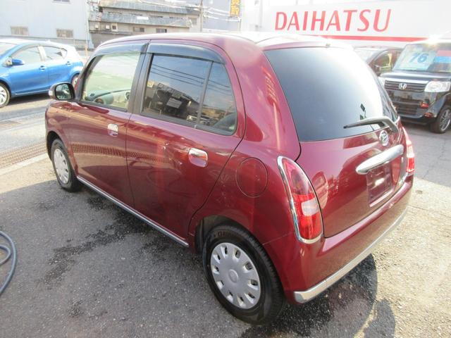 ミラジーノ Ｘ　衝突安全ボディ　キーレス　電動格納ミラー　マニュアルエアコン　ハロゲンヘッドライト　純正インテグレートオーディオ　４速オートマ　純正１３インチフルホイールキャップ　ルージュレッドクリスタルメタリック（5枚目）