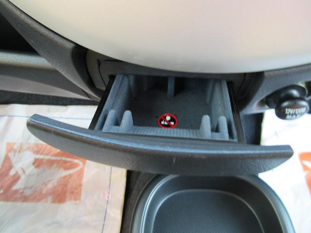 ミラジーノ Ｘ　衝突安全ボディ　キーレス　電動格納ミラー　マニュアルエアコン　ハロゲンヘッドライト　純正インテグレートオーディオ　４速オートマ　純正１３インチフルホイールキャップ　ルージュレッドクリスタルメタリック（24枚目）