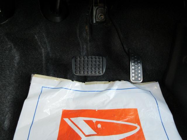 ミラジーノ Ｘ　衝突安全ボディ　キーレス　電動格納ミラー　マニュアルエアコン　ハロゲンヘッドライト　純正インテグレートオーディオ　４速オートマ　純正１３インチフルホイールキャップ　ルージュレッドクリスタルメタリック（25枚目）