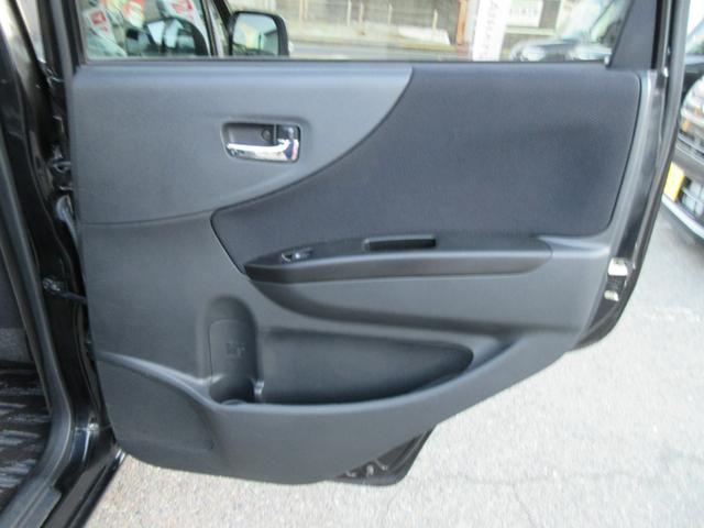 右リアドア内張り☆