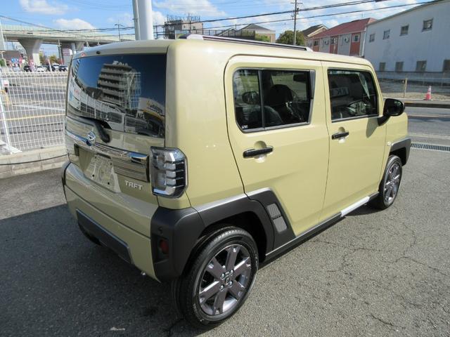 タフト Gターボ ダーククロムベンチャー 衝突安全ボディ スマアシ LEDヘッドライト 7インチメモリーナビ 純正15インチアルミホイール 前席シートヒーター バックカメラ クルーズコントロール サンドベージュメタリック 新車メーカー保証継承(4枚目)