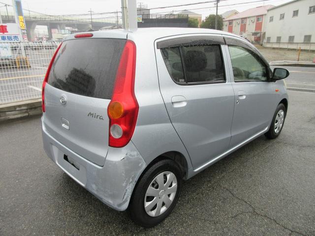 ミラ Ｌセレクション　衝突安全ボディ　キーレス　マニュアルエアコン　ブライトシルバーメタリック　５速マニュアル　ハロゲンヘッドライト　純正インテグレートオーディオ　純正１３インチフルホイールキャップ　２ＷＤ　６６０（4枚目）