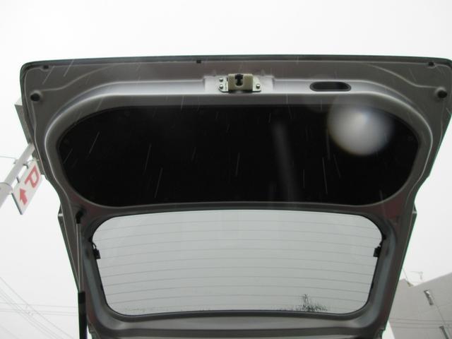 ミラ Ｌセレクション　衝突安全ボディ　キーレス　マニュアルエアコン　ブライトシルバーメタリック　５速マニュアル　ハロゲンヘッドライト　純正インテグレートオーディオ　純正１３インチフルホイールキャップ　２ＷＤ　６６０（15枚目）