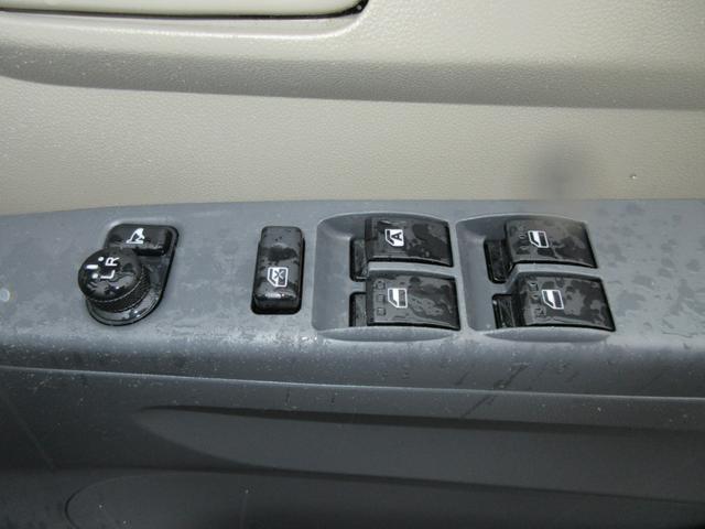 ミラ Ｌセレクション　衝突安全ボディ　キーレス　マニュアルエアコン　ブライトシルバーメタリック　５速マニュアル　ハロゲンヘッドライト　純正インテグレートオーディオ　純正１３インチフルホイールキャップ　２ＷＤ　６６０（17枚目）