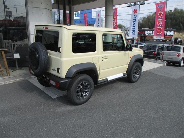 ジムニーシエラ ＪＣ　１．５　４ＷＤ　３型モデル　４ＡＴ車　スズキ保証付　登録済未使用車　デュアルセンサーブレーキ　ＬＥＤヘッドランプ　オートライトシステム　クルーズコントロールシステム　アイドリングストップシステム（8枚目）