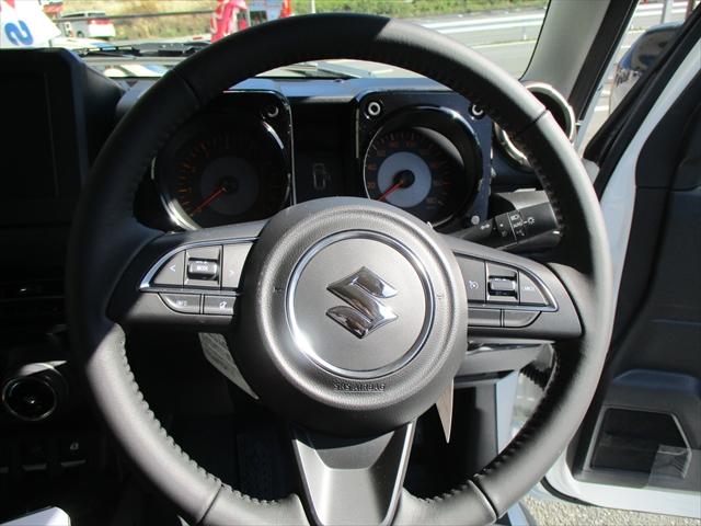ジムニーシエラ ＪＣ　１．５　４ＷＤ　３型モデル　４ＡＴ車　スズキ保証付　登録済未使用車　デュアルセンサーブレーキ　ＬＥＤヘッドランプ　オートライトシステム　クルーズコントロールシステム　アイドリングストップシステム（10枚目）