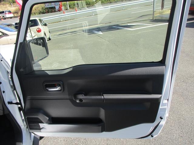 ジムニーシエラ ＪＣ　１．５　４ＷＤ　３型モデル　４ＡＴ車　スズキ保証付　登録済未使用車　デュアルセンサーブレーキ　ＬＥＤヘッドランプ　オートライトシステム　クルーズコントロールシステム　アイドリングストップシステム（16枚目）
