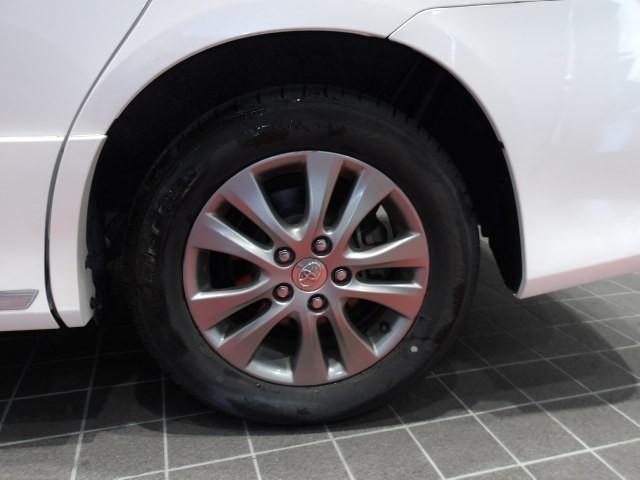 ヴォクシー ＺＳ　煌ＩＩＩ　トヨタ認定中古車　フルセグ　メモリーナビ　ＤＶＤ再生　バックカメラ　ＥＴＣ　両側電動スライド　ＨＩＤヘッドライト　ウオークスルー　乗車定員８人　３列シート（8枚目）