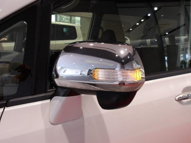 ヴォクシー ＺＳ　煌ＩＩＩ　トヨタ認定中古車　フルセグ　メモリーナビ　ＤＶＤ再生　バックカメラ　ＥＴＣ　両側電動スライド　ＨＩＤヘッドライト　ウオークスルー　乗車定員８人　３列シート（10枚目）