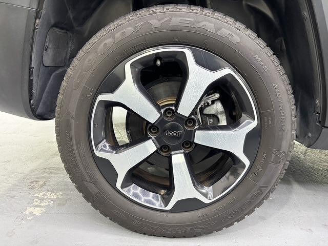 ジープ・レネゲード トレイルホーク 後期モデルLEDライト専用シート純正ナビ地デジTVバックモニターBluetoothジープロゴ入前後ドラレコ走行モード切替電子パーキングクルーズコントロール純正17AWコーナーセンサールーフレール(9枚目)