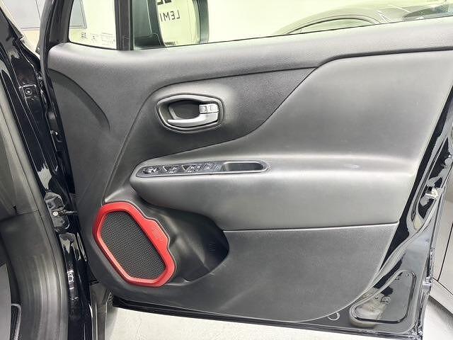 ジープ・レネゲード トレイルホーク 後期モデルLEDライト専用シート純正ナビ地デジTVバックモニターBluetoothジープロゴ入前後ドラレコ走行モード切替電子パーキングクルーズコントロール純正17AWコーナーセンサールーフレール(19枚目)