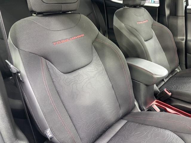 ジープ・レネゲード トレイルホーク 後期モデルLEDライト専用シート純正ナビ地デジTVバックモニターBluetoothジープロゴ入前後ドラレコ走行モード切替電子パーキングクルーズコントロール純正17AWコーナーセンサールーフレール(22枚目)