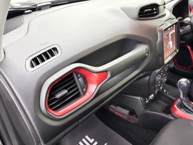 ジープ・レネゲード トレイルホーク 後期モデルLEDライト専用シート純正ナビ地デジTVバックモニターBluetoothジープロゴ入前後ドラレコ走行モード切替電子パーキングクルーズコントロール純正17AWコーナーセンサールーフレール(25枚目)