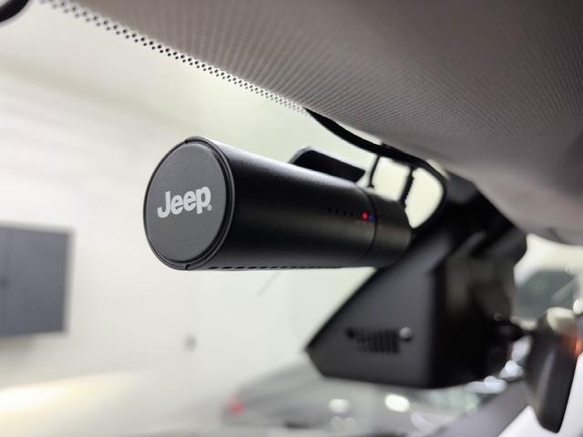 ジープ・レネゲード トレイルホーク 後期モデルLEDライト専用シート純正ナビ地デジTVバックモニターBluetoothジープロゴ入前後ドラレコ走行モード切替電子パーキングクルーズコントロール純正17AWコーナーセンサールーフレール(26枚目)