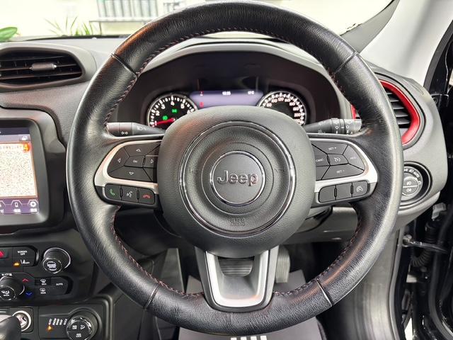 ジープ・レネゲード トレイルホーク 後期モデルLEDライト専用シート純正ナビ地デジTVバックモニターBluetoothジープロゴ入前後ドラレコ走行モード切替電子パーキングクルーズコントロール純正17AWコーナーセンサールーフレール(29枚目)