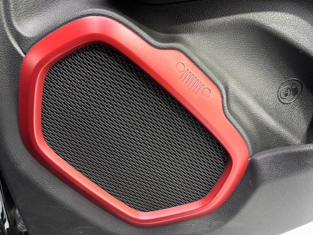 ジープ・レネゲード トレイルホーク 後期モデルLEDライト専用シート純正ナビ地デジTVバックモニターBluetoothジープロゴ入前後ドラレコ走行モード切替電子パーキングクルーズコントロール純正17AWコーナーセンサールーフレール(31枚目)