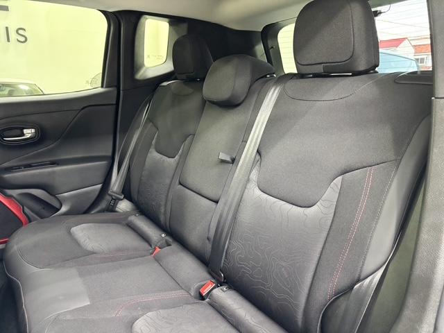 ジープ・レネゲード トレイルホーク 後期モデルLEDライト専用シート純正ナビ地デジTVバックモニターBluetoothジープロゴ入前後ドラレコ走行モード切替電子パーキングクルーズコントロール純正17AWコーナーセンサールーフレール(32枚目)