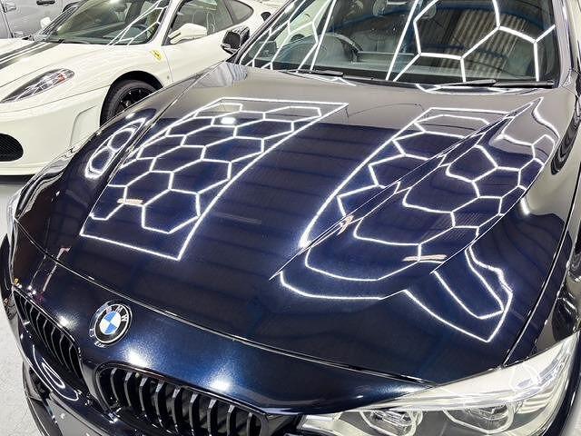 ４シリーズ ４２０ｉグランクーペ　Ｍスポーツ　１オーナー後期ＡＲＱＲＡＹ２本出マフラーＦ＆ＲカーボンスポイラーＬＥＤヘッドライト１９ＡＷ黒革シートシートヒーターパドルシフト後期ナビ地デジＴＶバックモニターＢｌｕｅｔｏｏｔｈドライビングアシスト（4枚目）