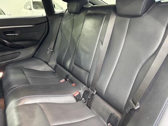 ４シリーズ ４２０ｉグランクーペ　Ｍスポーツ　１オーナー後期ＡＲＱＲＡＹ２本出マフラーＦ＆ＲカーボンスポイラーＬＥＤヘッドライト１９ＡＷ黒革シートシートヒーターパドルシフト後期ナビ地デジＴＶバックモニターＢｌｕｅｔｏｏｔｈドライビングアシスト（26枚目）