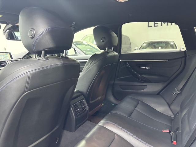 ４シリーズ ４２０ｉグランクーペ　Ｍスポーツ　１オーナー後期ＡＲＱＲＡＹ２本出マフラーＦ＆ＲカーボンスポイラーＬＥＤヘッドライト１９ＡＷ黒革シートシートヒーターパドルシフト後期ナビ地デジＴＶバックモニターＢｌｕｅｔｏｏｔｈドライビングアシスト（33枚目）