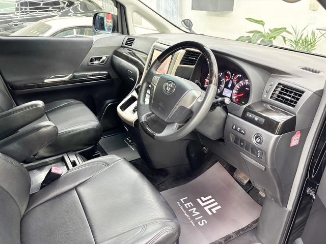 アルファード ３５０ＳプライムセレクションＩＩタイプゴルドＩＩ　ワンオーナー車Ｖ６アルパイン８型ＢＩＧ－Ｘナビ地デジＴＶバックカメラ後席モニター両側パワースライドドアダブルサンルーフ電動バックドアパワーシート黒革調シート純正ＡＷダブルエアコンウッドコンビステア（18枚目）