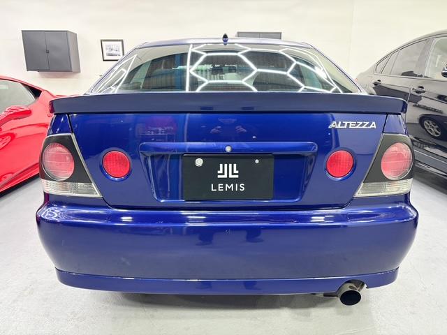 アルテッツァ ＲＳ２００　Ｚエディション　３Ｓ－ＧＥ　エンジン　６速ＭＴ　ＴＥＩＮ車高調　５ＺＩＧＥＮＦＩＲＥＢＡＬＬ６スポークホイール　タワーバー　純正ステアリング　純正マフラー　社外オーディオ　キーレスキー　電格ミラー　前後ドラレコ（5枚目）