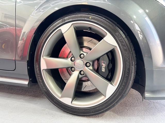 ＴＴ ＲＳプラスクーペ ベースグレード　後期最終型クワトロ４ＷＤターボＫＷ車高調４ＰＯＤ専用キャリパーリアウィング専用１９インチＡＷ白革シートＣＴＳチャージパイプカーボンエンジンカバーパドルシフト純正ナビ地デジＴＶバックカメラクルコン（11枚目）